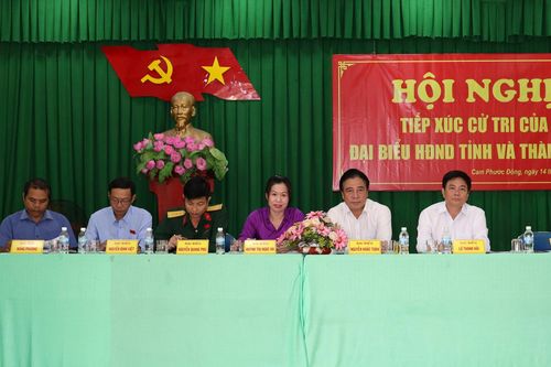 Ông Nguyễn Khắc Toàn - Phó Bí thư Thường trực Tỉnh ủy, Chủ tịch HĐND tỉnh tiếp xúc cử tri xã Cam Thịnh Tây và xã Cam Phước Đông