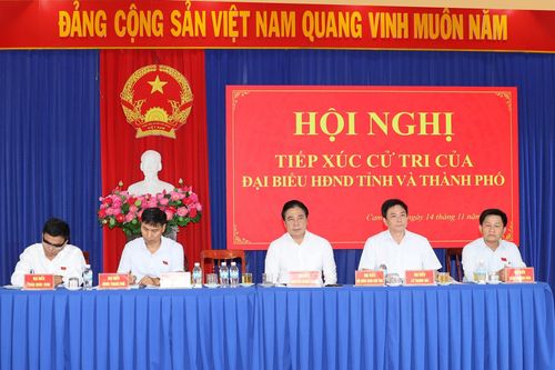 Ông Nguyễn Khắc Toàn - Phó Bí thư Thường trực Tỉnh ủy, Chủ tịch HĐND tỉnh tiếp xúc cử tri phường Cam Lợi và phường Cam Linh