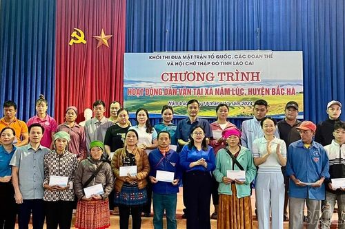 Khối thi đua MTTQ, các đoàn thể và Hội Chữ thập đỏ tỉnh tổ chức hoạt động dân vận tại xã Nậm Lúc