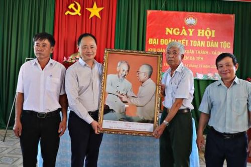 Chủ tịch UBND tỉnh Lâm Đồng Trần Hồng Thái dự Ngày hội Đại đoàn kết toàn dân tộc tại huyện Đạ Tẻh