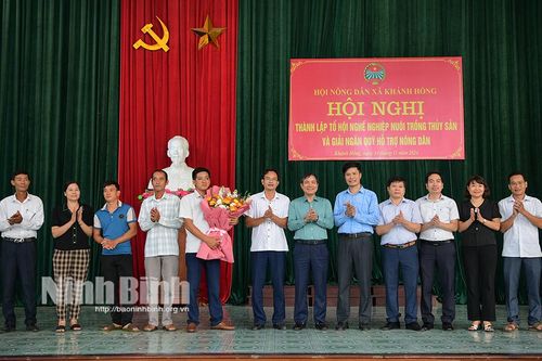 Thành lập tổ hội nghề nghiệp nuôi trồng thủy sản và giải ngân Quỹ Hỗ trợ nông dân