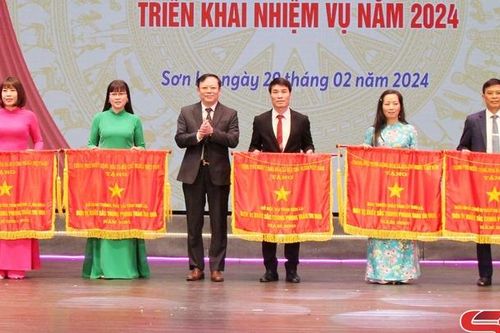 Chắp cánh ước mơ cho học sinh dân tộc thiểu số