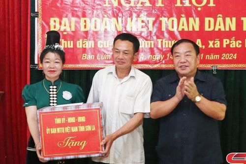 Ngày hội đại đoàn kết toàn dân tộc tại bản Lừm Thượng A