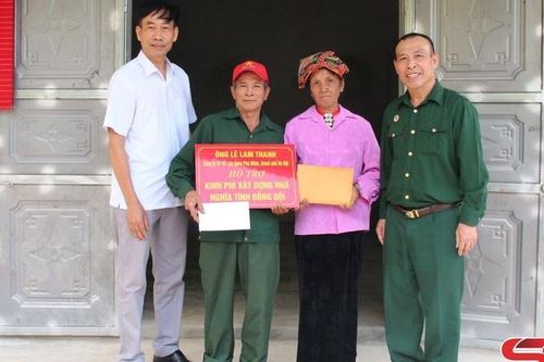 Trao 'Nhà nghĩa tình đồng đội' cho gia đình cựu chiến binh