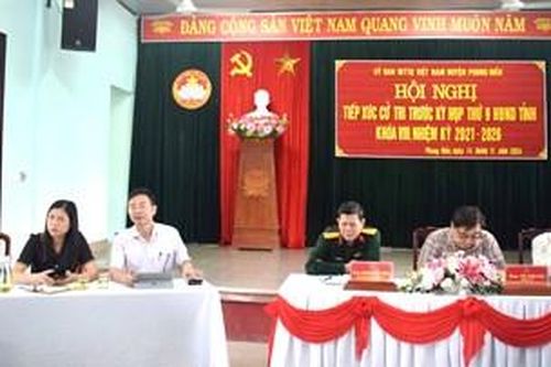 Đại biểu HĐND tỉnh và huyện Phong Điền tiếp xúc cử tri