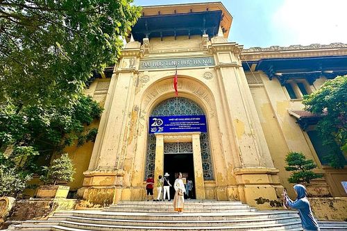 'Cảm thức Đông Dương' tại ngôi trường trăm tuổi lần đầu đón khách tham quan