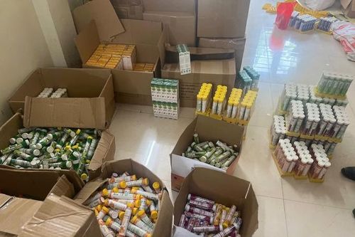 Hà Nội: Phát hiện cơ sở thực phẩm có dấu hiệu sản xuất hàng giả