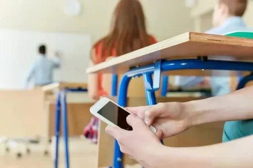 Trường chuyên hàng đầu TP. Hồ Chí Minh cấm học sinh sử dụng điện thoại trong giờ