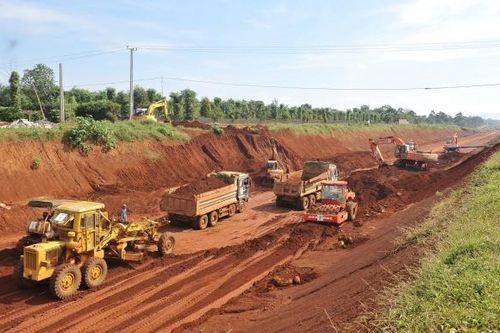 Rộn ràng không khí thi đua trên công trường cao tốc Buôn Ma Thuột - Khánh Hòa