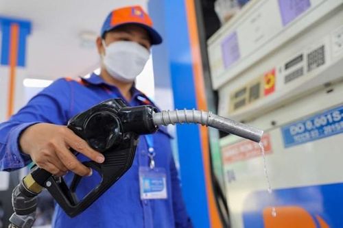 Giá xăng dầu đồng loạt giảm, Nga có thể dỡ lệnh cấm xuất khẩu xăng