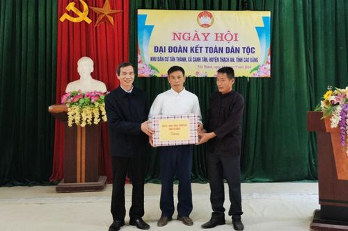 Đoàn công tác của tỉnh dự Ngày hội Đại đoàn kết toàn dân tộc tại khu dân cư Tân Thành (Thạch An)