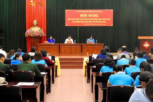 Chủ tịch UBND Thành phố đối thoại với thanh niên, hội viên phụ nữ