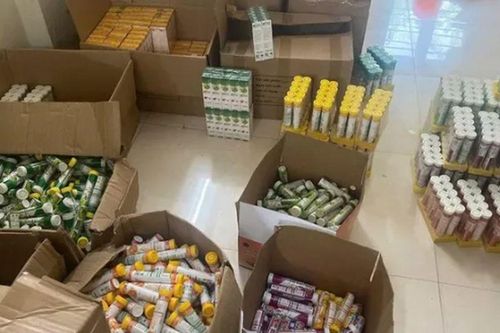 'Đột kích' kho hàng của công ty dược phẩm DHT Pharmacy, phát hiện dấu hiệu sản xuất thực phẩm giả