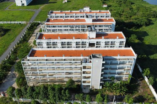 Cận cảnh 2 ký túc xá hơn 140 tỷ đồng ở Nha Trang hoang tàn, cỏ mọc um tùm