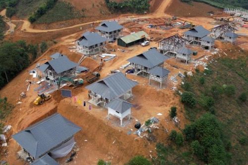 Các hộ dân Làng Nủ bốc thăm vị trí nhà ở mới tại khu tái định cư