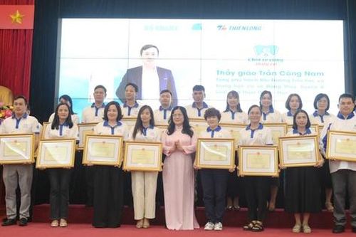Bộ Giáo dục và Đào tạo gặp mặt 60 gương giáo viên chương trình 'Chia sẻ cùng thầy cô' năm 2024