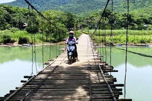 Người dân 'bất an' qua cầu treo dân sinh xuống cấp