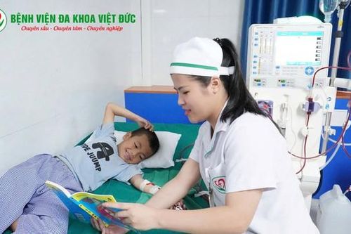 Ánh sáng hy vọng: Câu chuyện xúc động về cậu bé 7 tuổi và hành trình chạy thận đầy yêu thương