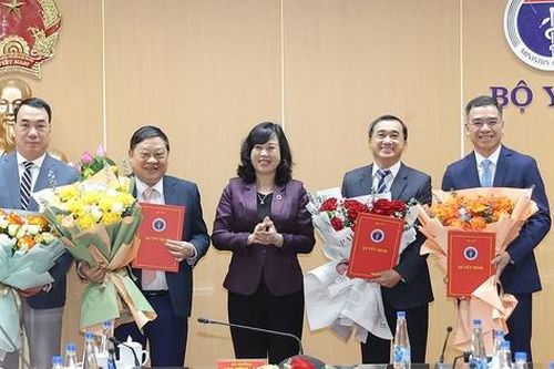Bộ trưởng Bộ Y tế trao quyết định bổ nhiệm Chủ tịch, các Phó Chủ tịch Hội đồng Y khoa Quốc gia