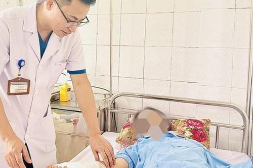 Giây phút căng thẳng nối bàn tay đứt rời cho người phụ nữ