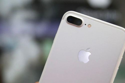 Cụ bà U80 'tiện tay' trộm cắp chiếc iPhone 7Plus