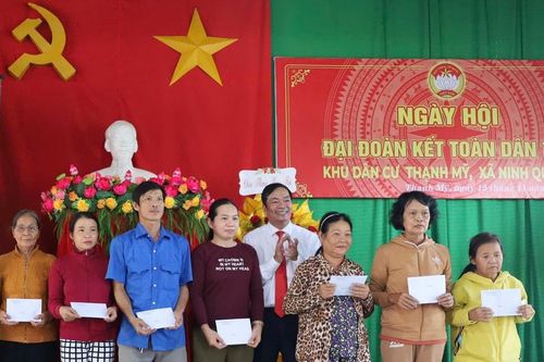 Lãnh đạo tỉnh Khánh Hòa dự Ngày hội Đại đoàn kết toàn dân tộc tại Khu dân cư Thạnh Mỹ