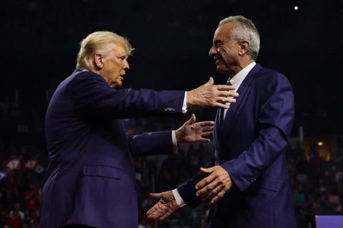 Ông Trump đề cử cháu trai cố Tổng thống Kennedy làm bộ trưởng Y tế