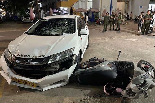 Ôtô 'điên' tông hàng loạt xe ở Bình Dương, 1 người tử vong