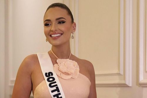 Thêm một thí sinh bỏ thi Hoa hậu Hoàn vũ