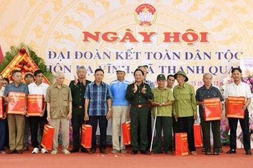 Thượng tướng Trịnh Văn Quyết dự Ngày hội Đại đoàn kết thôn Hạ Vĩnh