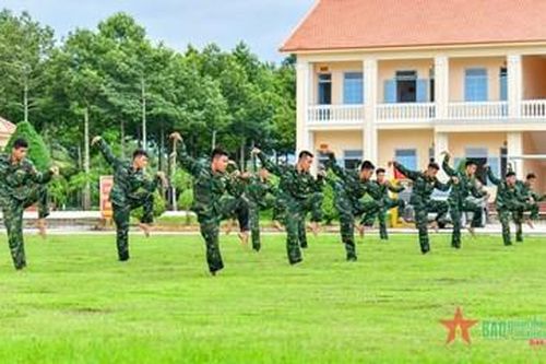 Lính trẻ Tiểu đoàn Đặc công 2012 'nhập môn'
