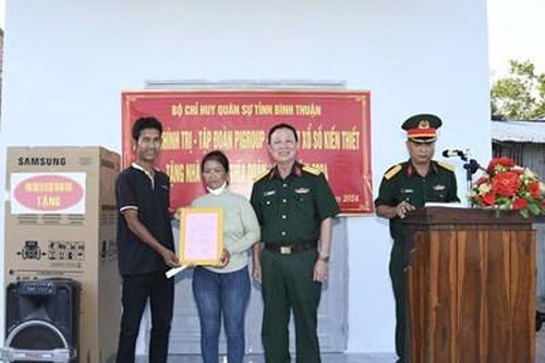 Bộ CHQS tỉnh Bình Thuận bàn giao nhà Tình nghĩa quân - dân