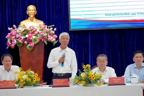 Vì khó mà không sáng tạo thì cơ quan hành chính trở thành khởi nguồn của sự trì trệ