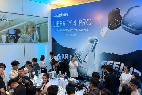 Tai nghe Liberty 4 Pro với hộp tích hợp màn hình hiển thị và thanh cảm ứng điều chỉnh ANC