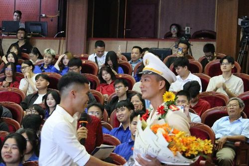 Vinh danh 60 thầy cô tiêu biểu của chương trình chia sẻ cùng thầy cô