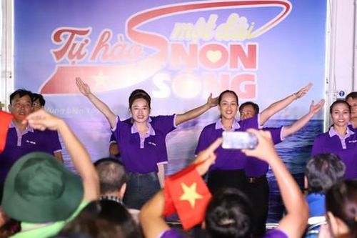 'Tự hào một dải non sông' trên hành trình đến với biển, đảo Tây Nam