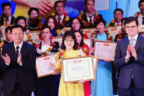 Tuyên dương 60 giáo viên tiêu biểu vượt khó gieo chữ ở vùng sâu vùng xa, biên giới, hải đảo