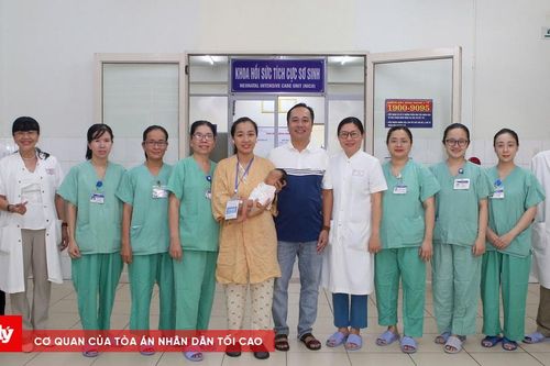 Thay máu 2 giờ liên tục cứu sống trẻ sơ sinh mắc bệnh hiếm gặp
