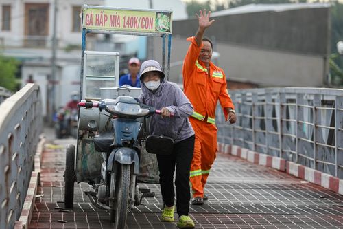 2 cầu sắt hơn 50 năm tuổi xuống cấp nghiêm trọng ở TPHCM