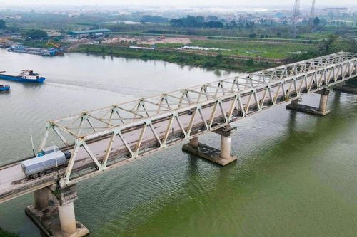 Phân luồng phương tiện qua cầu Hồ ở Bắc Ninh trong thời gian sửa chữa