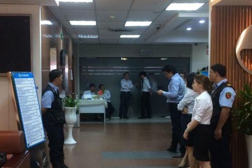 Tin giả 'chèn' tin thật, doanh nghiệp khốn đốn