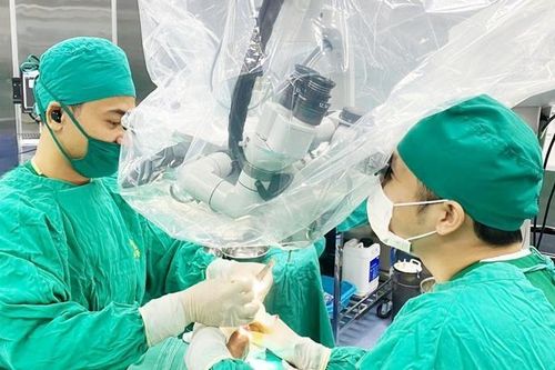 Đứt đôi bàn tay sau tai nạn hi hữu xảy ra trong nhà bếp