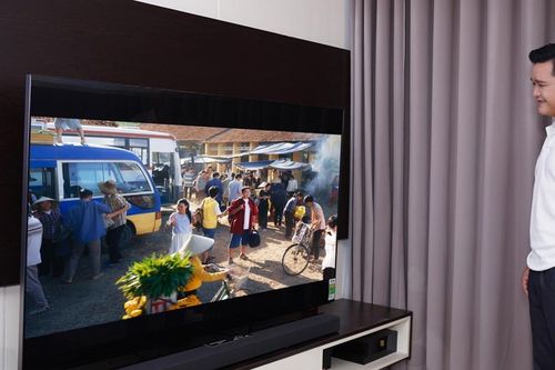 Đạo diễn Võ Thanh Hòa trải nghiệm 'Kính Vạn Hoa' theo cách đặc biệt