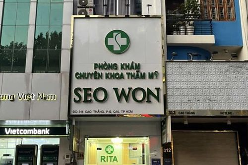 Nam bệnh nhân nhập viện cấp cứu sau khi hút mỡ bụng tại phòng khám thẩm mỹ
