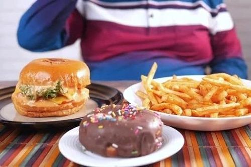 Cậu bé 12 tuổi nguy cơ mù vĩnh viễn do loại đồ ăn giới trẻ cực ưa chuộng