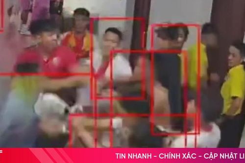Clip: Ẩu đả tại giải hạng Nhất, cựu tuyển thủ bị chảy máu mũi