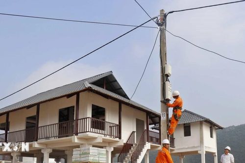 Lào Cai: Đưa điện lưới quốc gia về khu tái định cư Làng Nủ