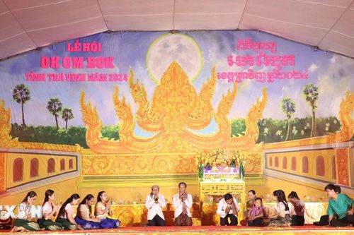 Trà Vinh: Đặc sắc đêm lễ hội Ok Om Bok của đồng bào Khmer