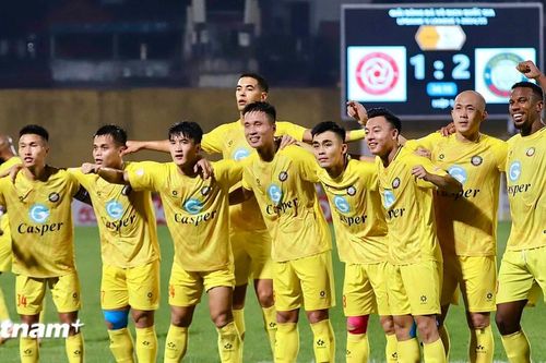 Chơi thiếu người cả hiệp 2, Thanh Hóa 'quật ngã' Thể Công ngay tại Hàng Đẫy