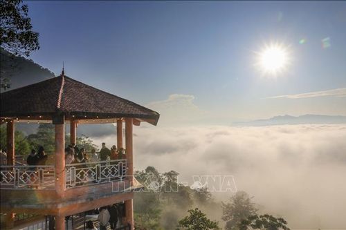 Biển mây thơ mộng trên đèo Tằng Quái, Điện Biên